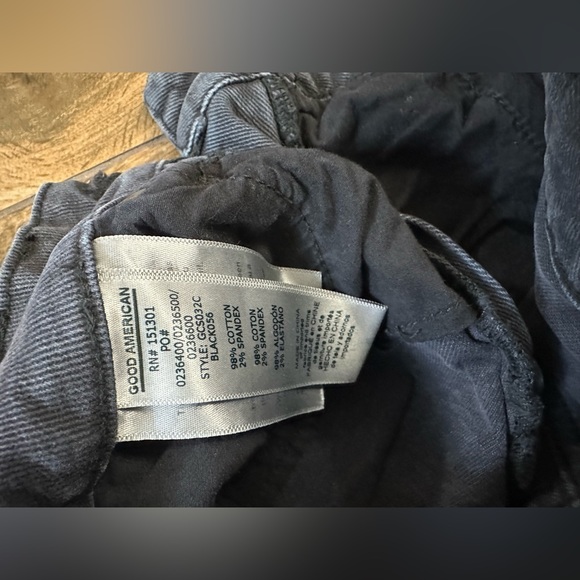 Good American Jeans Cut Offs 4/27 Faded Black, Classic Black Shorts 3” inseam - Picture 6 of 11